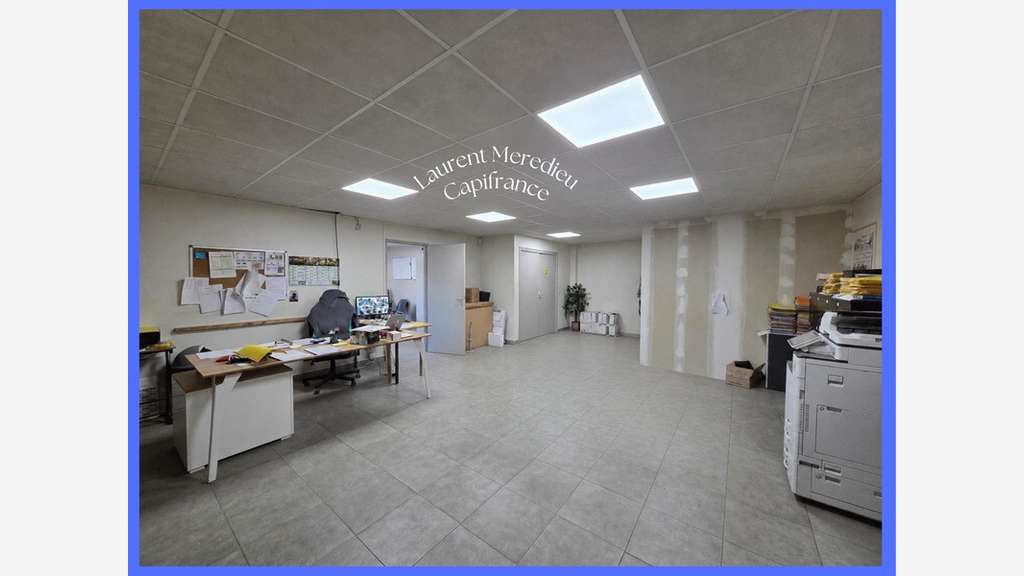 Local d'activités 570m² sur 2500m² à Saint-Mariens