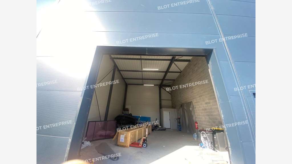 À VENDRE - LOCAL COMMERCIAL / BUREAUX - 300 m² - S