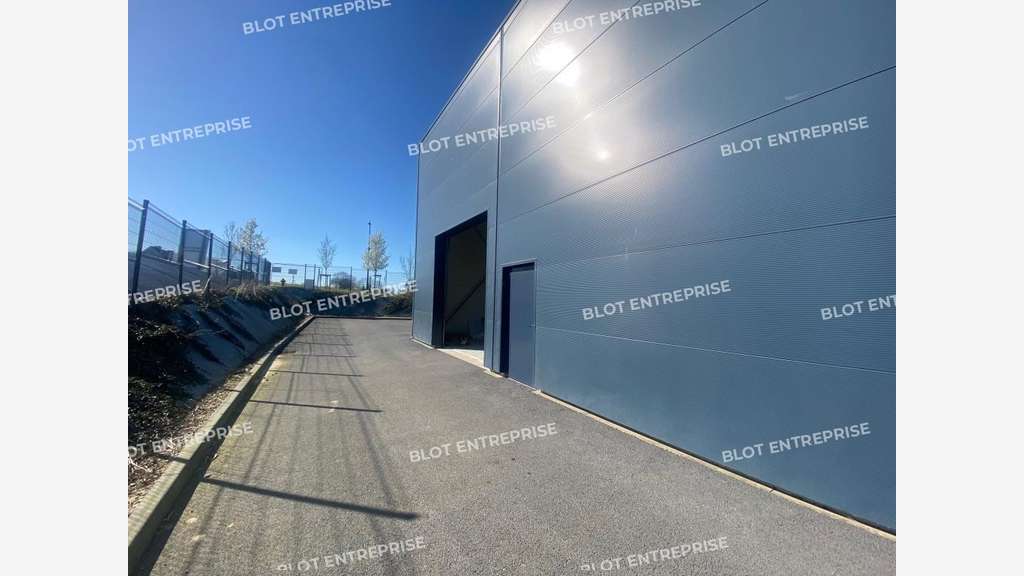À VENDRE - LOCAL COMMERCIAL / BUREAUX - 300 m² - S