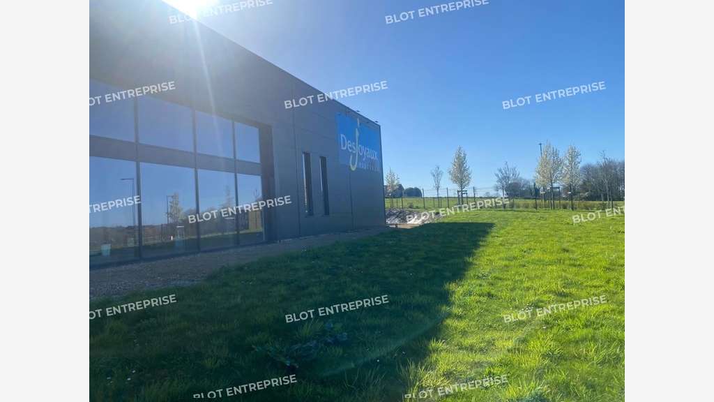À VENDRE - LOCAL COMMERCIAL / BUREAUX - 300 m² - S