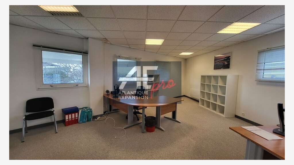 Bureaux rénovés 233m² à vendre à Saint-Nazaire
