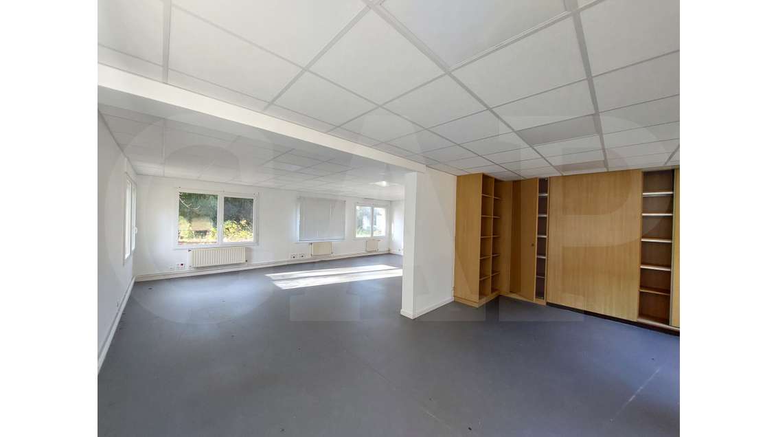 AV bureaux 728,10m² Vannes emplacement stratégique