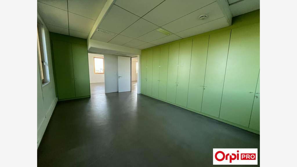 À vendre bureaux lumineux 198,58m² à Saint-Priest