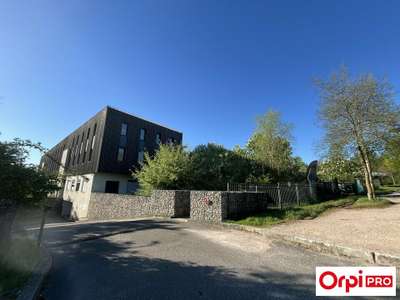 À vendre bureaux lumineux 198,58m² à Saint-Priest