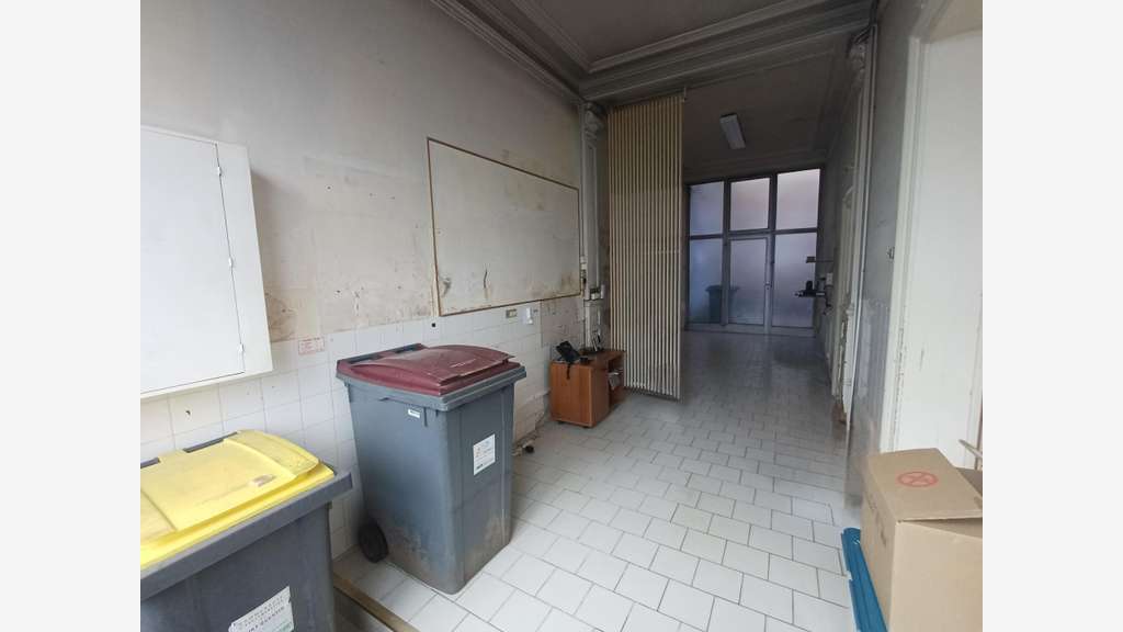 Ancien local médical 215m² à Saint-Quentin centre