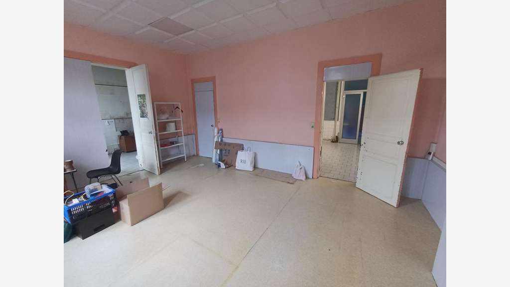Ancien local médical 215m² à Saint-Quentin centre
