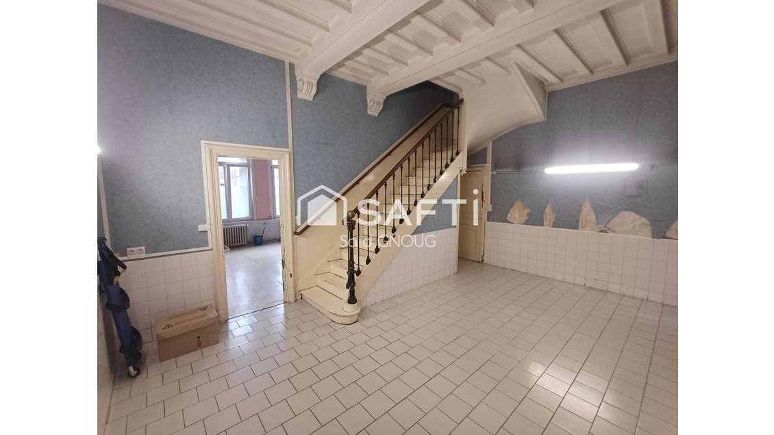 Ancien local pro (médical) 215 m² – Immeuble à for
