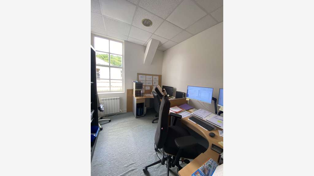 Bureaux loués de 217m² à vendre St Rémy sur Avre