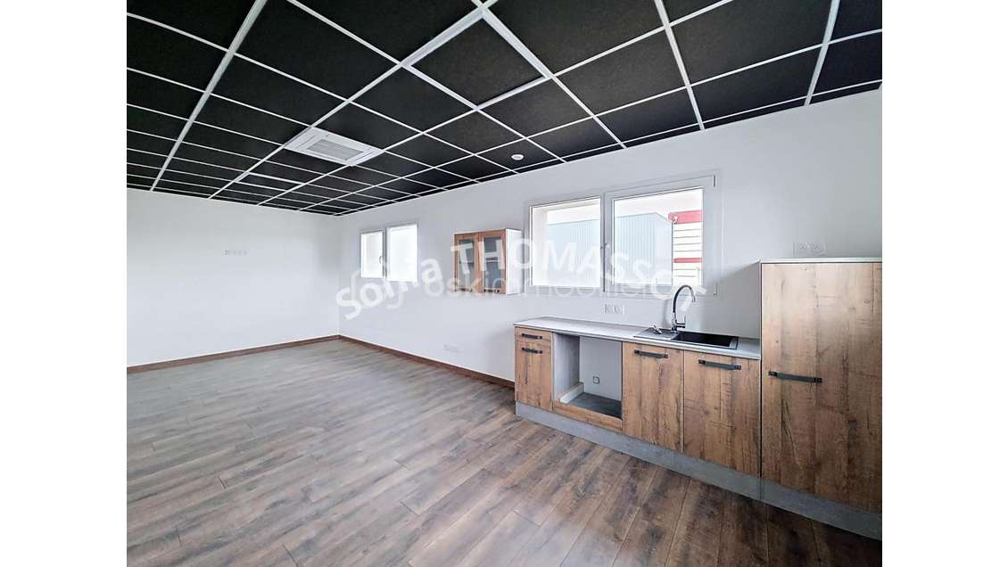 Vente bureaux hangar de 350m² à Saint-Usage