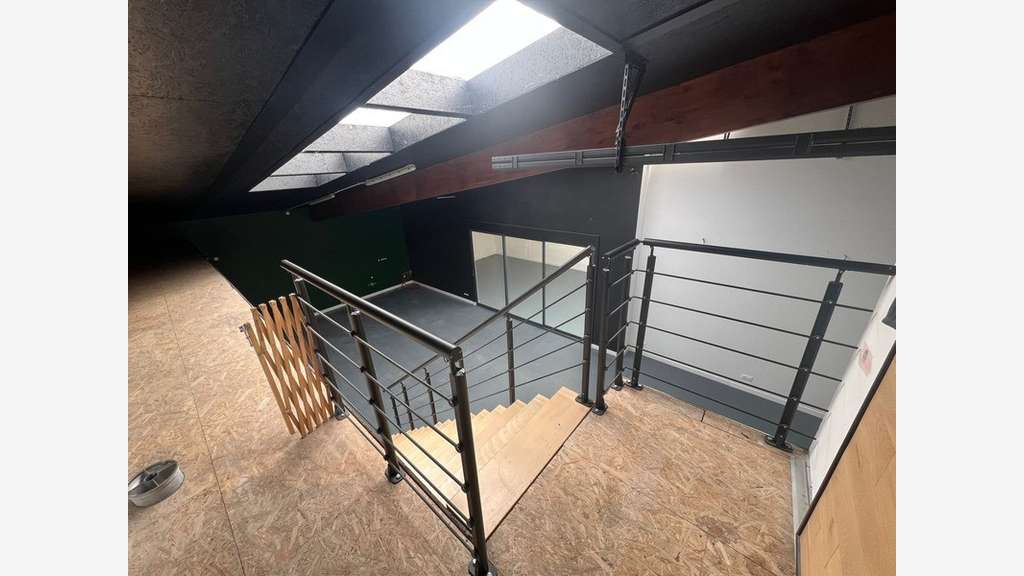 Local d'activité de 200m² à vendre à Saint Vivien
