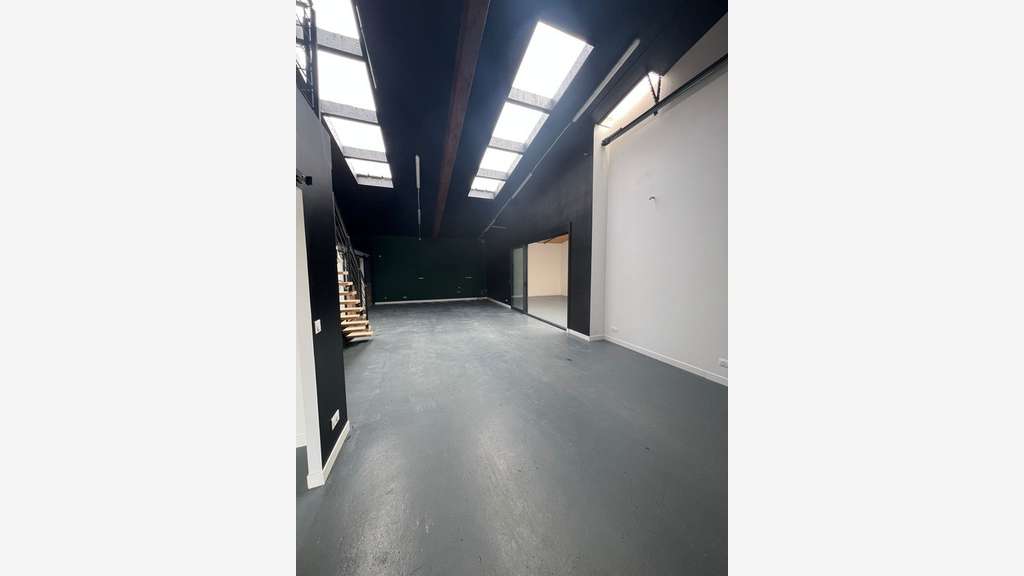 Local d'activité de 200m² à vendre à Saint Vivien