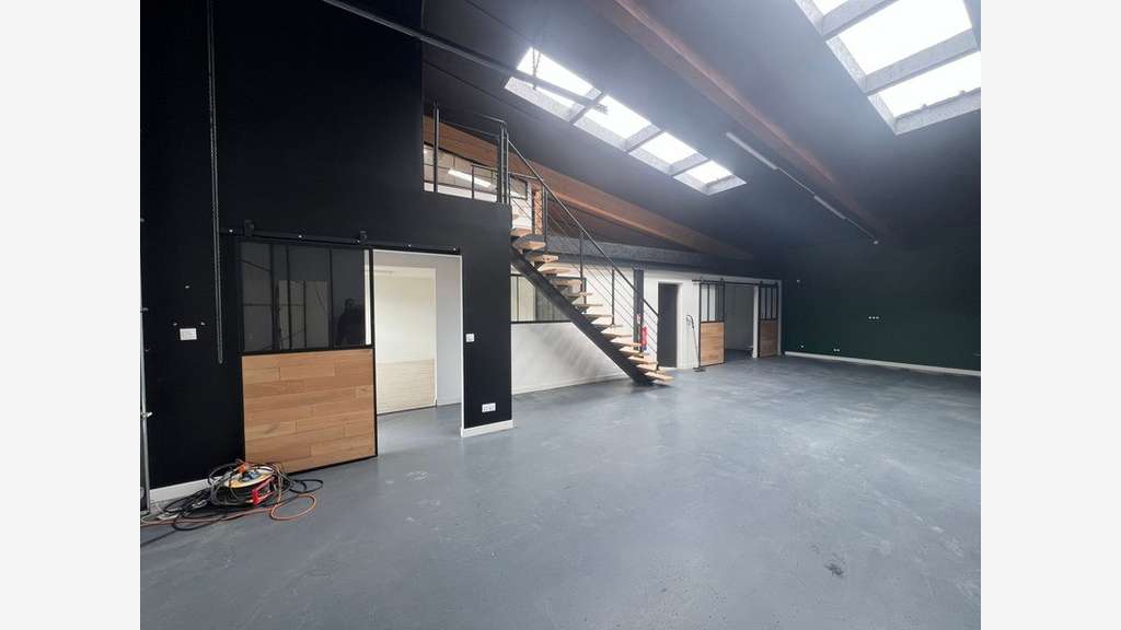 Local d'activité de 200m² à vendre à Saint Vivien