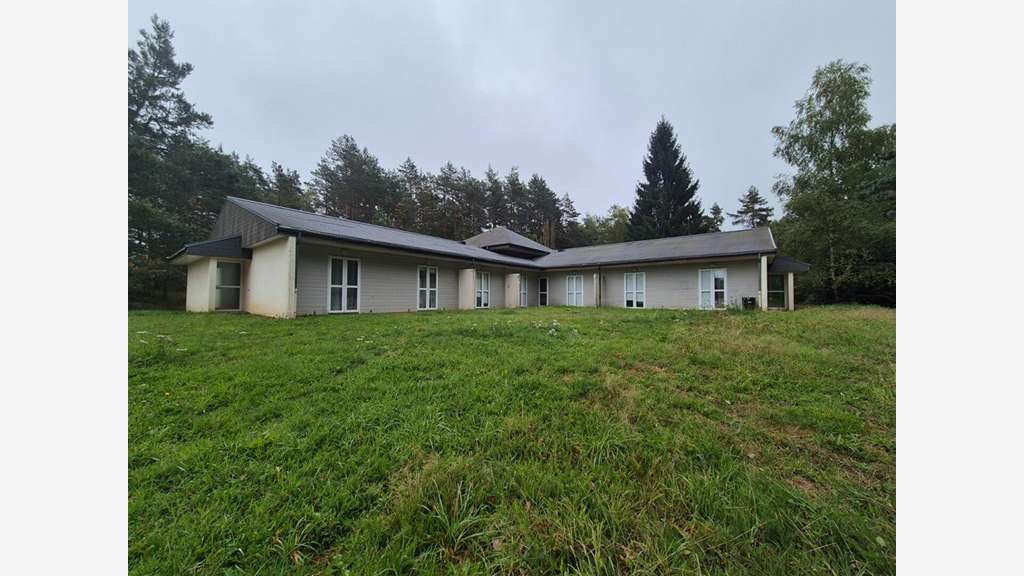 AV locaux commerciaux 800m² à St-Yrieix-le-Déjalat