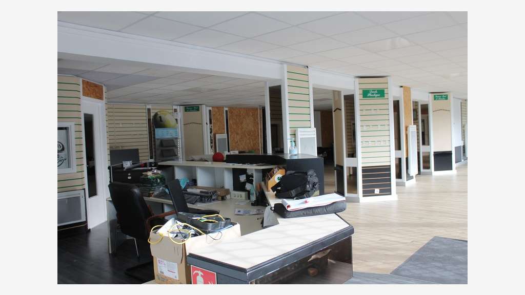 Local commercial 160m² à vendre à Sainte-Catherine