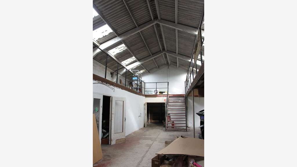 Local commercial 160m² à vendre à Sainte-Catherine