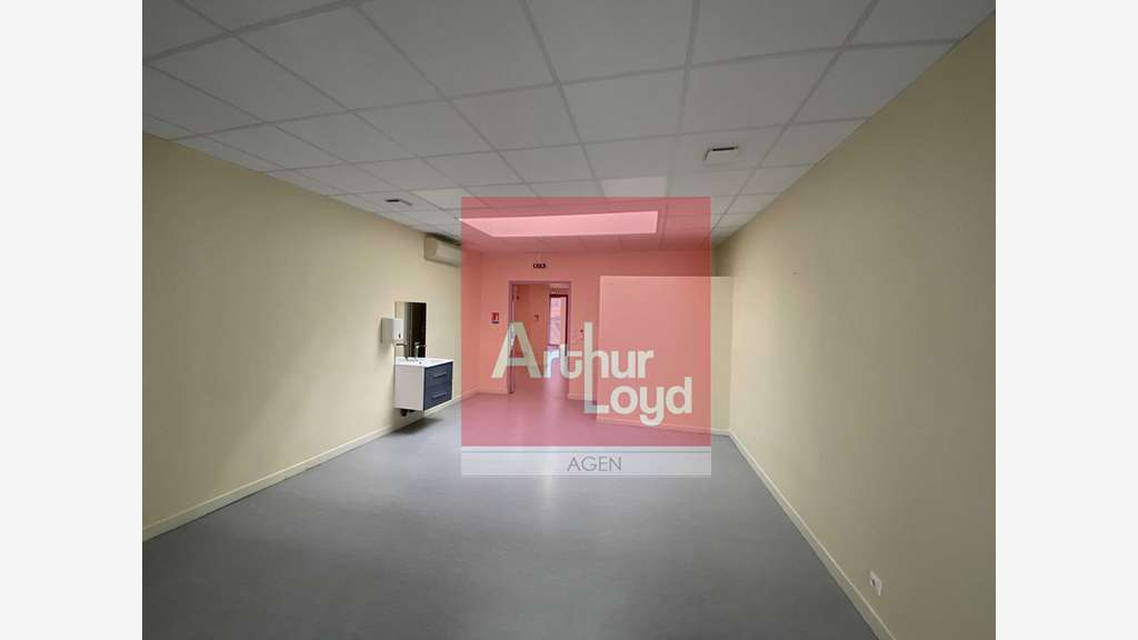 Immeuble de bureaux 330m² à Sainte Livrade sur Lot