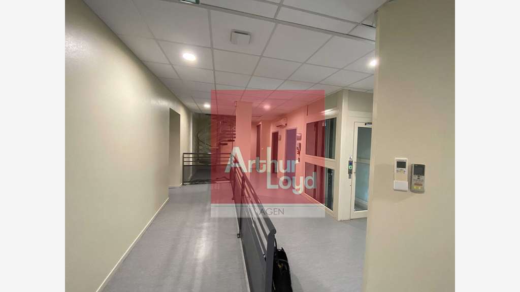 Immeuble de bureaux 330m² à Sainte Livrade sur Lot