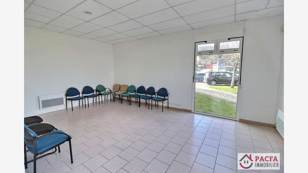 A vendre bureaux 272m² ZA de Saix à developper