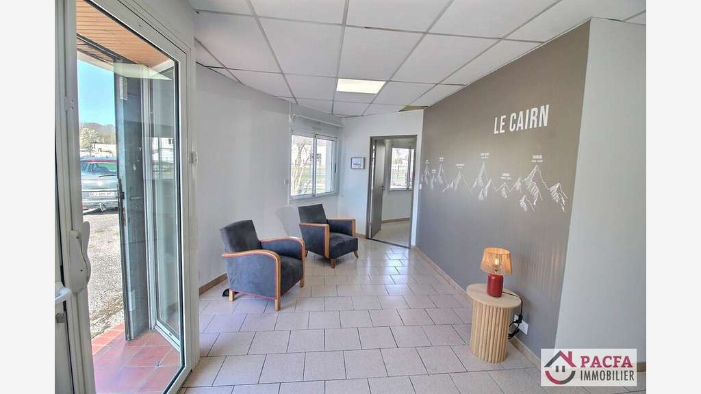 A vendre bureaux 272m² ZA de Saix à developper