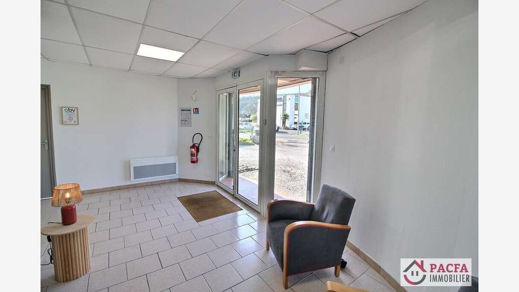 A vendre bureaux 272m² ZA de Saix à developper