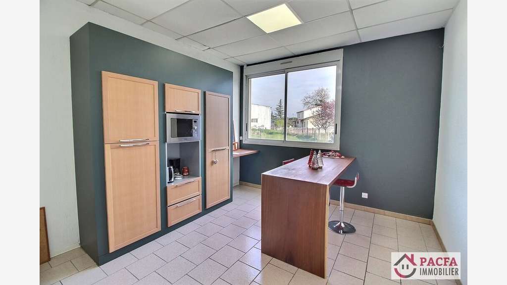 A vendre bureaux 272m² ZA de Saix à developper