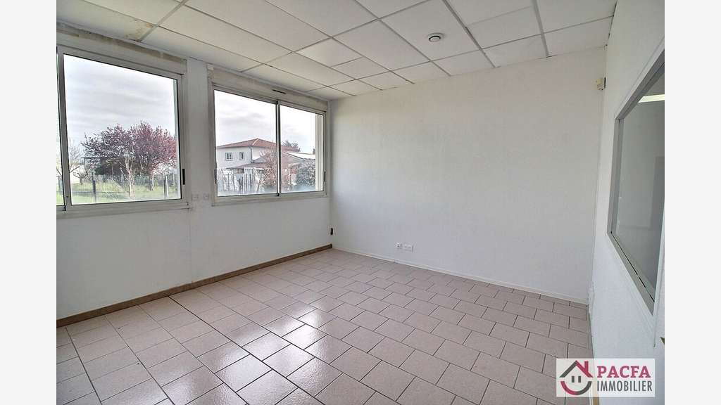 A vendre bureaux 272m² ZA de Saix à developper