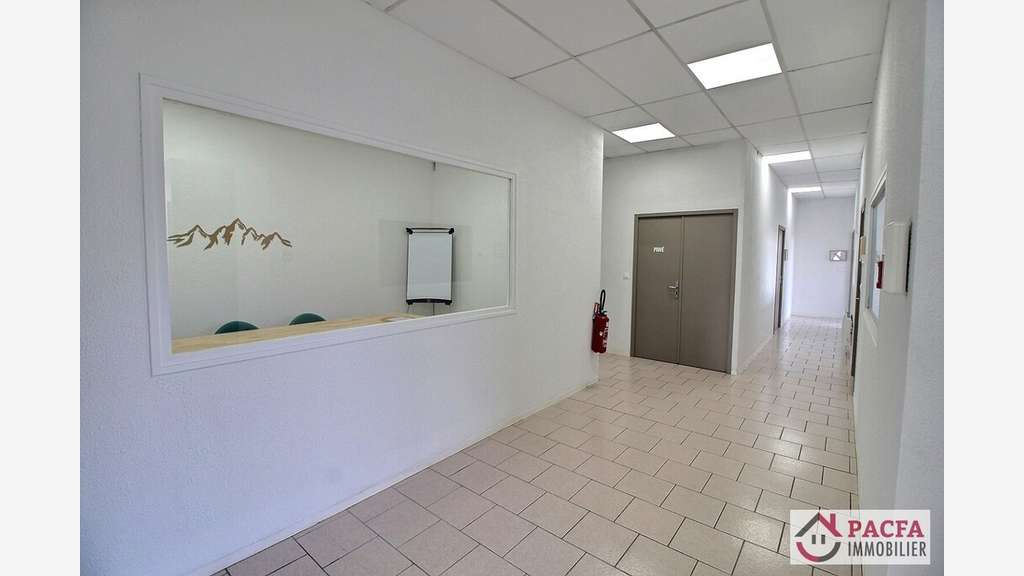 A vendre bureaux 272m² ZA de Saix à developper