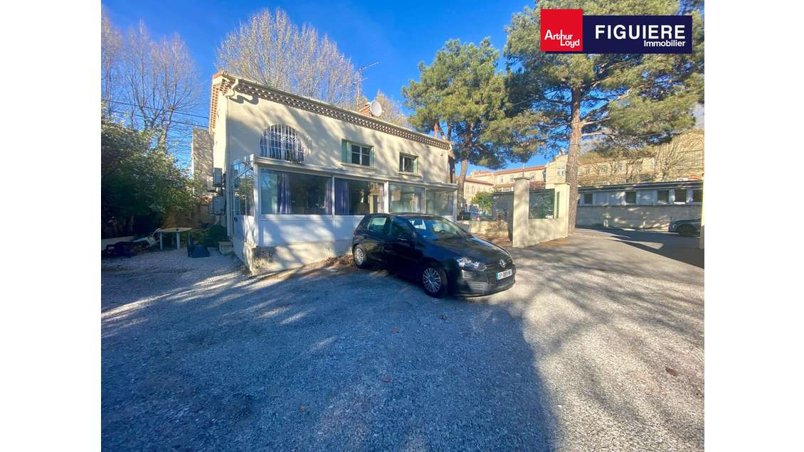 AV bâtiment de bureaux 185m² avec parking  à Salon