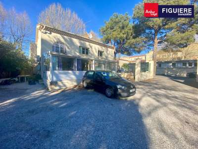 AV bâtiment de bureaux 185m² avec parking  à Salon
