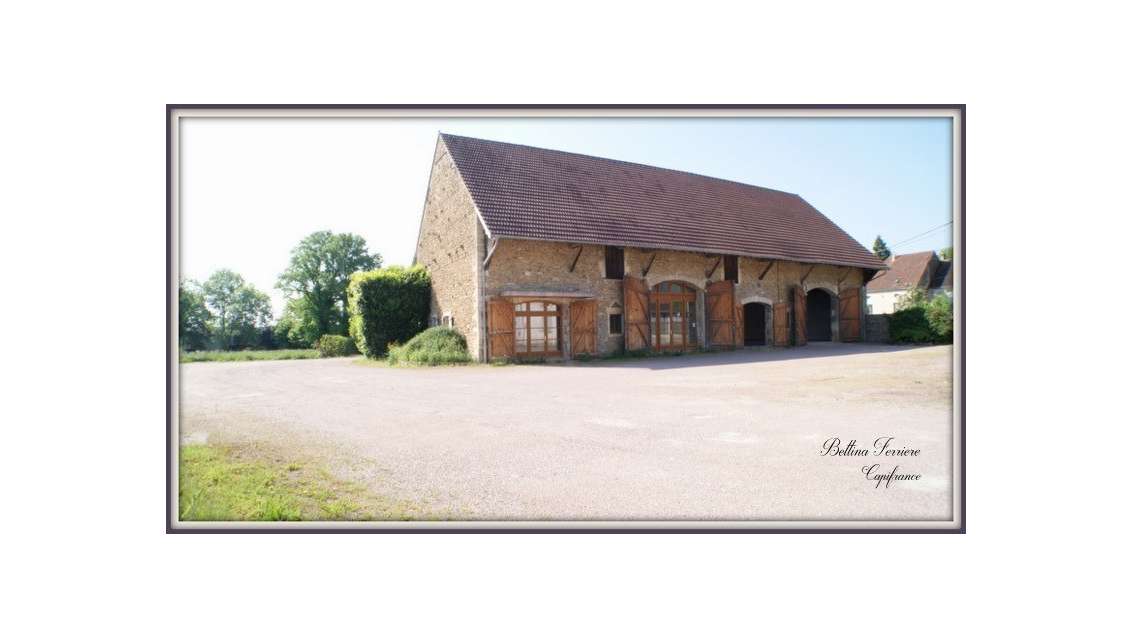 Entrepôt professionnel 590 m² sur 3 227 m² - Se