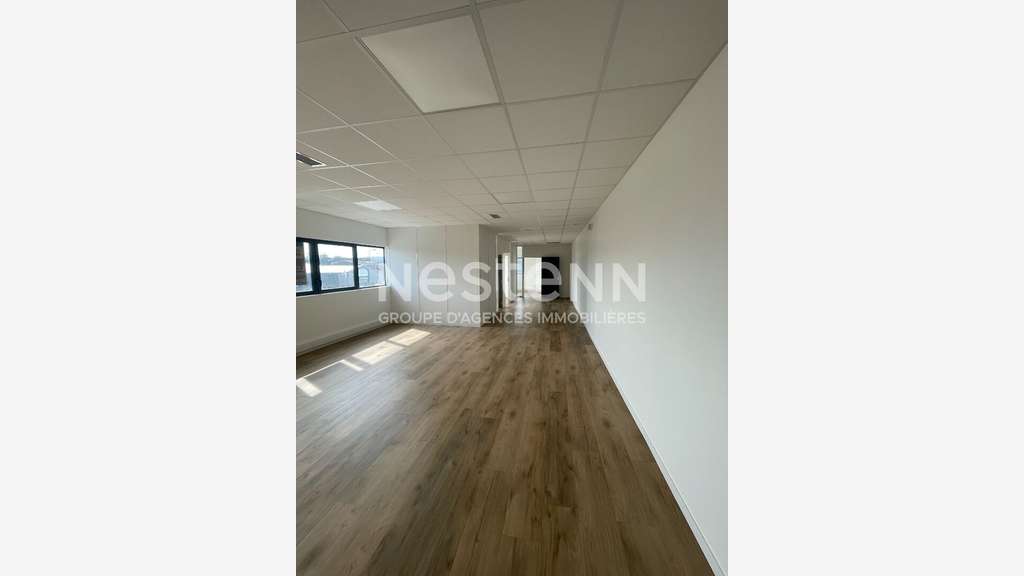 A vendre bureaux neufs climatisés 90m² à Séné