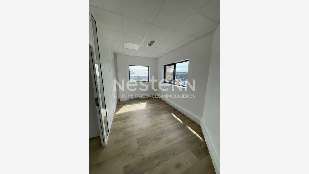 A vendre bureaux neufs climatisés 90m² à Séné