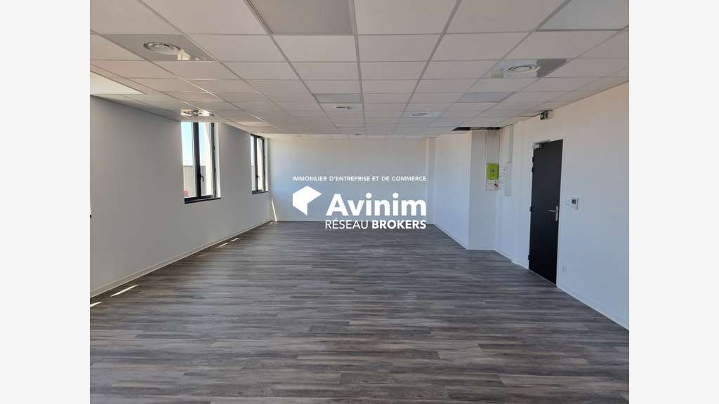 Bureau 92m² + terrasse 36m² à Sète Eaux Blanches