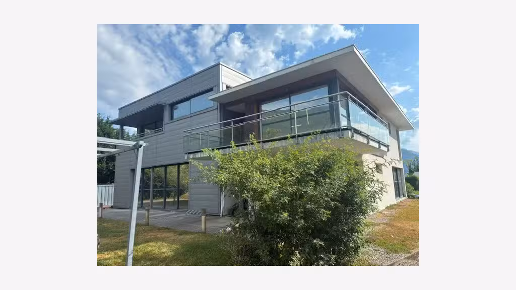 Bâtiment mixte de 440m² à vendre à Sevrier