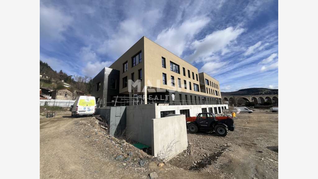 AV local commercial neuf 3315m² divisible à Tarare
