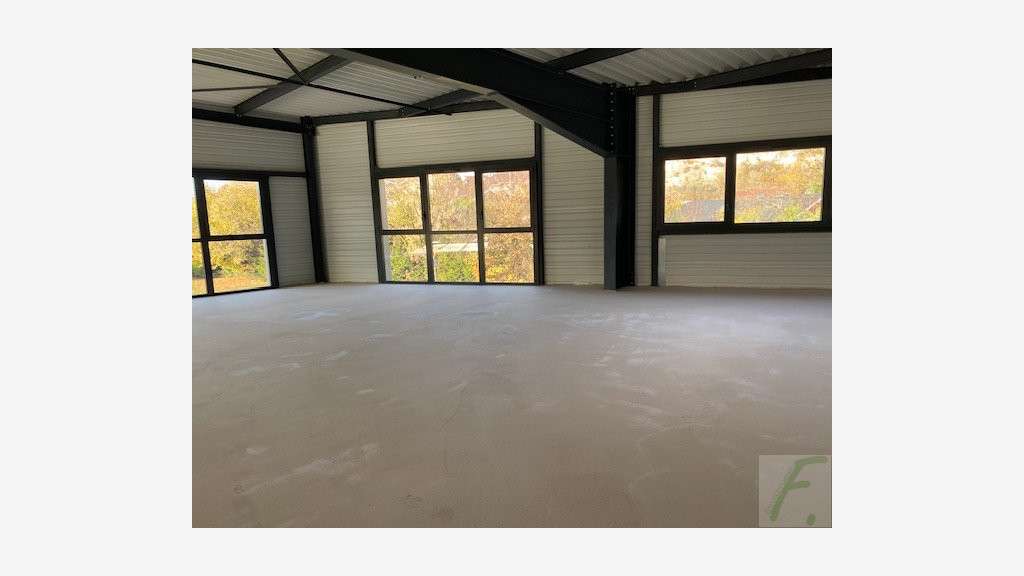 AV local d'activité 98.88m² à Sillingy