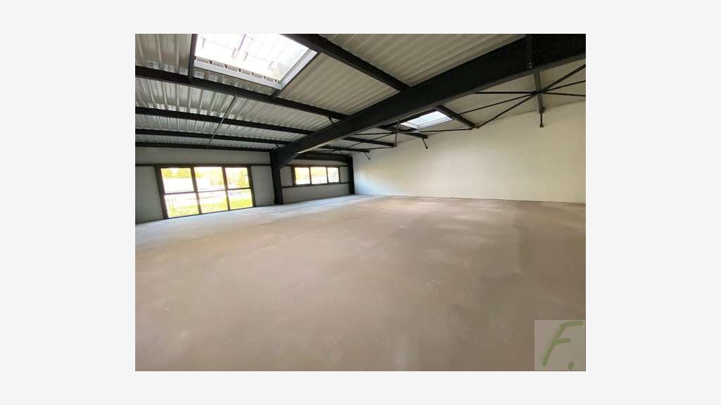 AV local d'activité 98.88m² à Sillingy