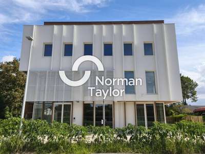 Bureaux neufs de 960m² à vendre en VEFA à Hossegor