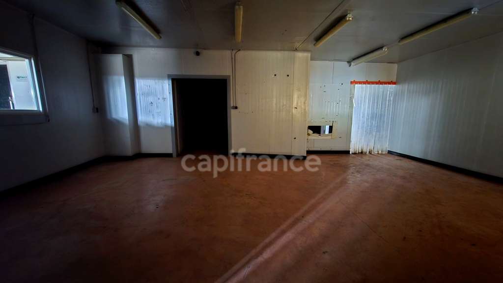 Local/bureau à vendre SOUBISE (17) 1600m² de s