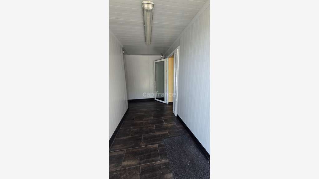 Local/bureau à vendre SOUBISE (17) 1600m² de s