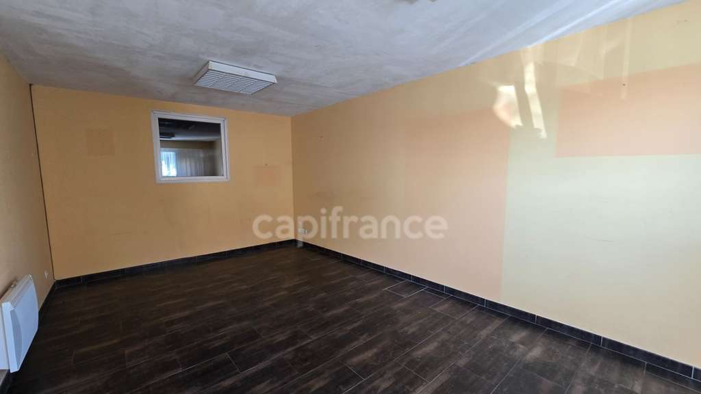 Local/bureau à vendre SOUBISE (17) 1600m² de s