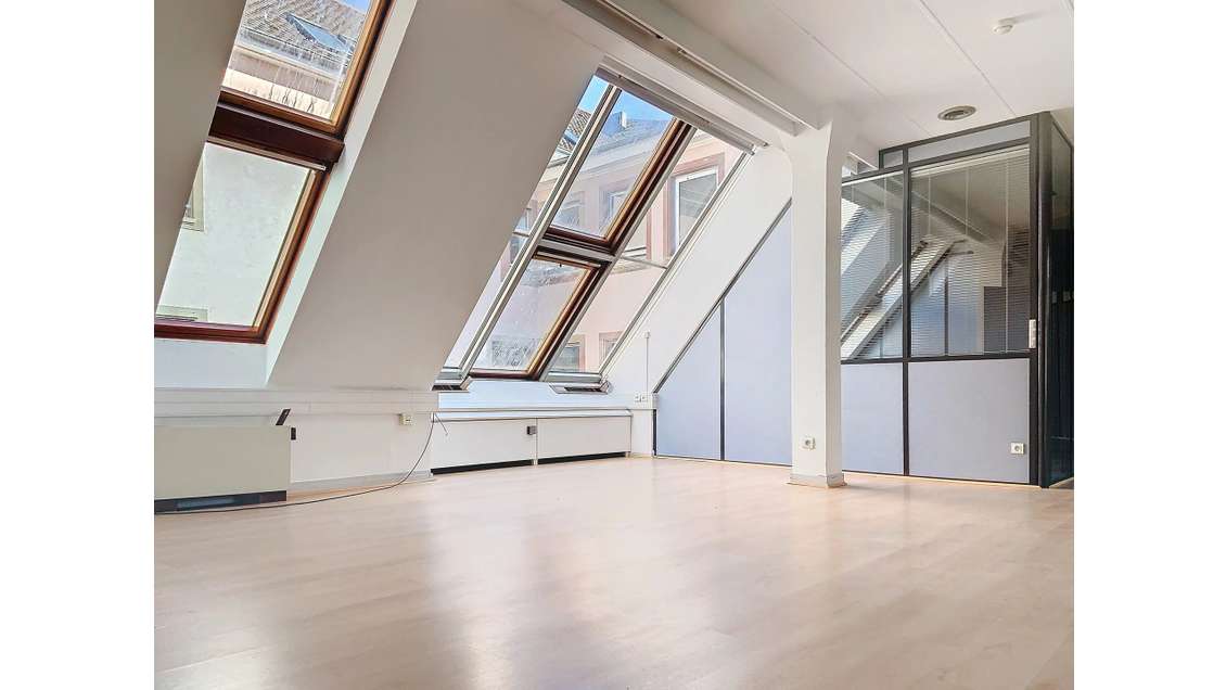 Locaux 133m² R+3 à Strasbourg, Place du Corbeau
