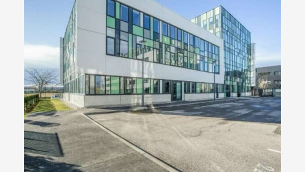 Vente bureaux 6735m² à Lyon 7e Gerland