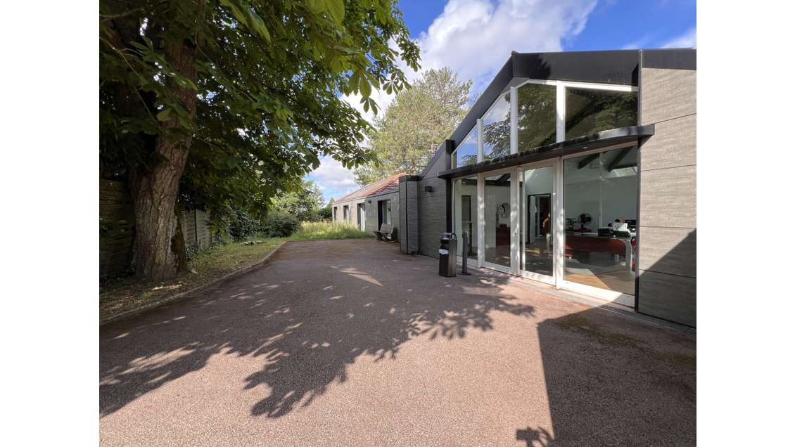 A vendre immeuble bureaux de 380m² à Tacoignieres