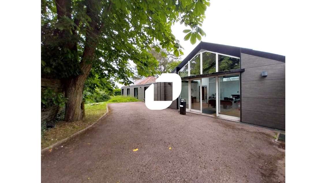 Vente Bureaux 383m² Tacoignieres