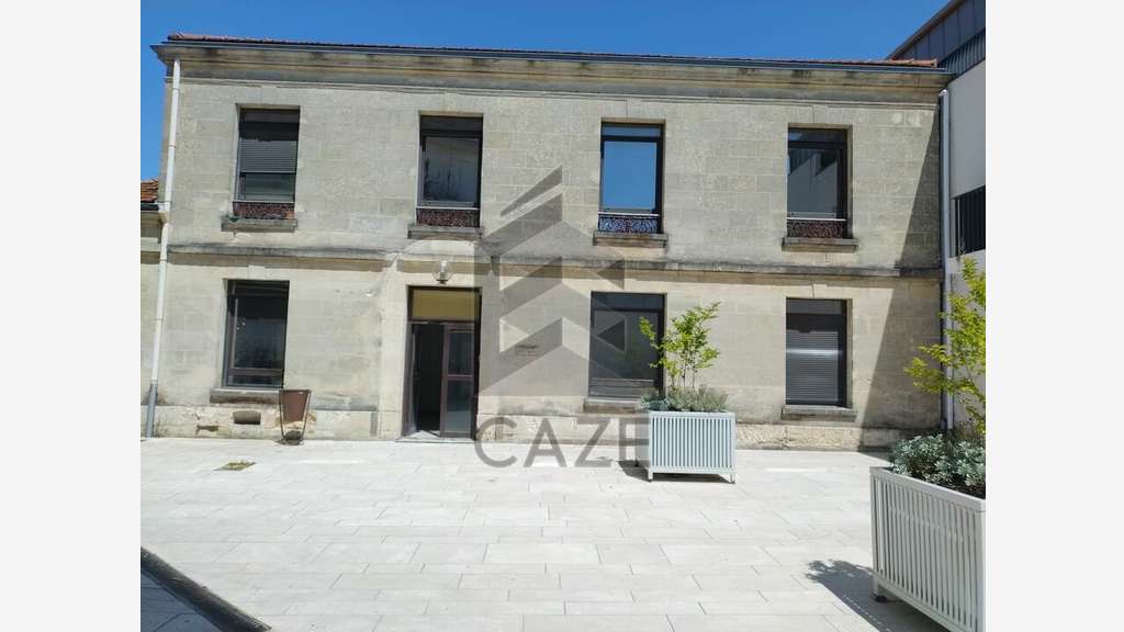 Bureaux de 161m² à vendre en RDC et R+1 à Talence