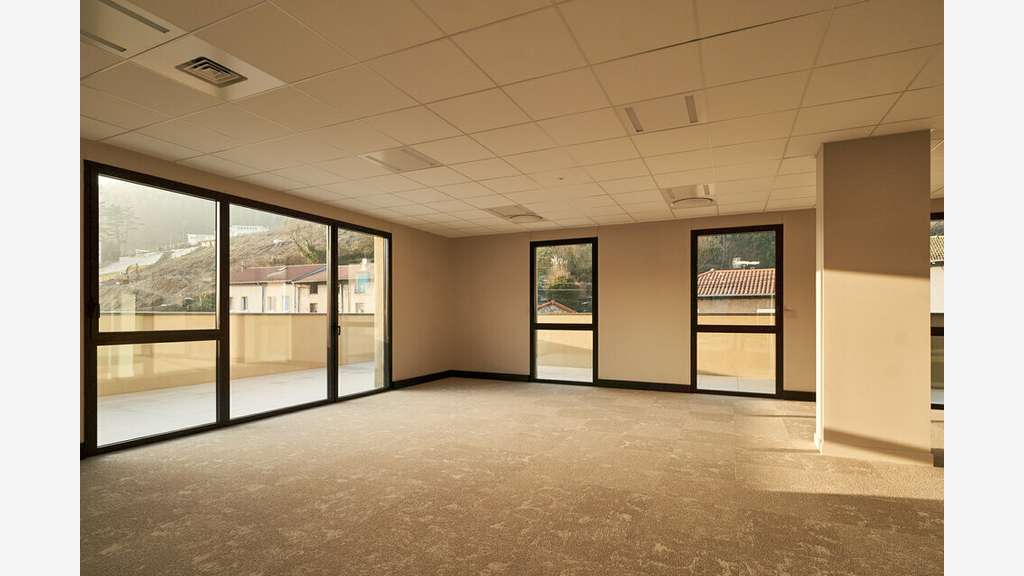 Vente bureaux de 34 000m² à Tarare empl N°1