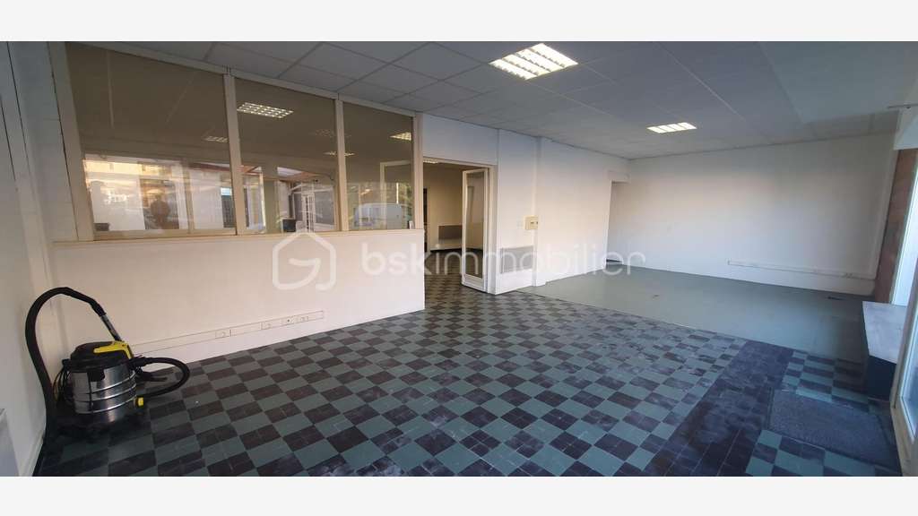 AV plateau bureaux 226m² modulables à Tarbes