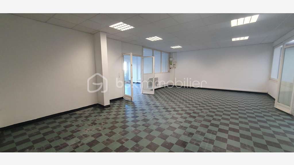 AV plateau bureaux 226m² modulables à Tarbes