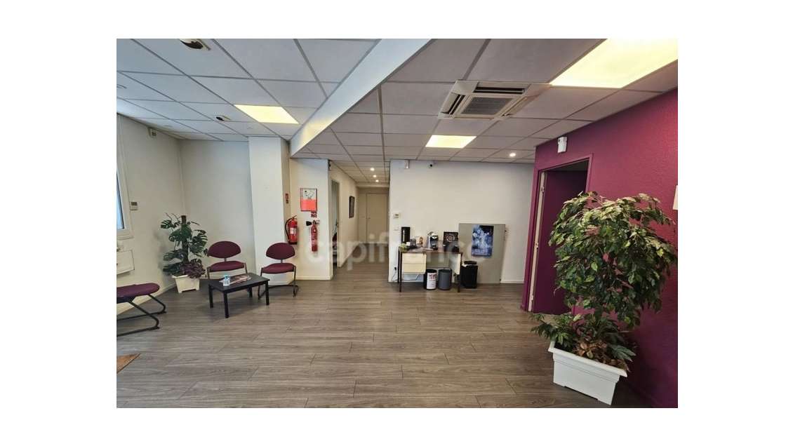 AV locaux 212m² à Tarbes emplacement stratégique